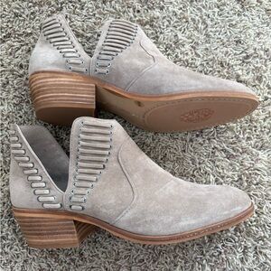 Vince Camuto Suede Ankle Booties – Size 9 – Excellent Condition